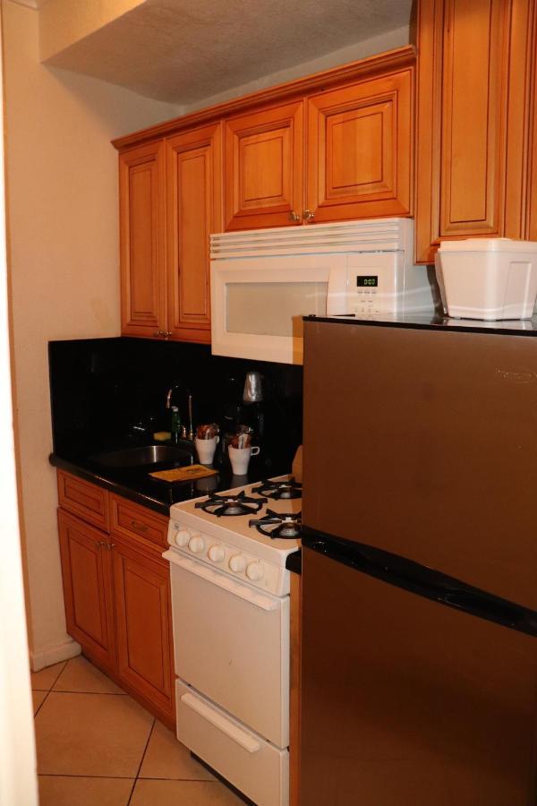 On Hollywood Beach - Affordable Two Bedrooms Sleeps 6 With Two Bathrooms Dania Beach Exteriér fotografie