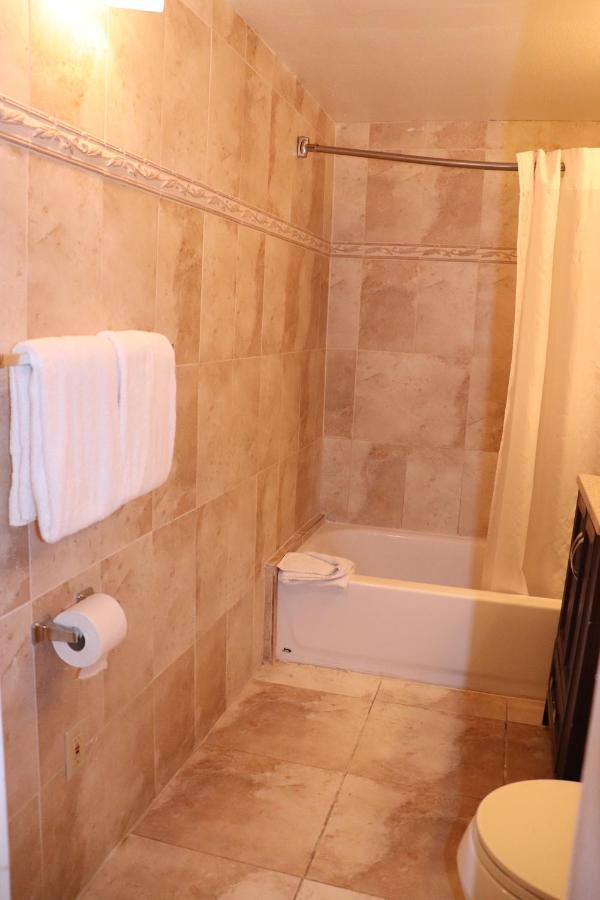 On Hollywood Beach - Affordable Two Bedrooms Sleeps 6 With Two Bathrooms Dania Beach Exteriér fotografie